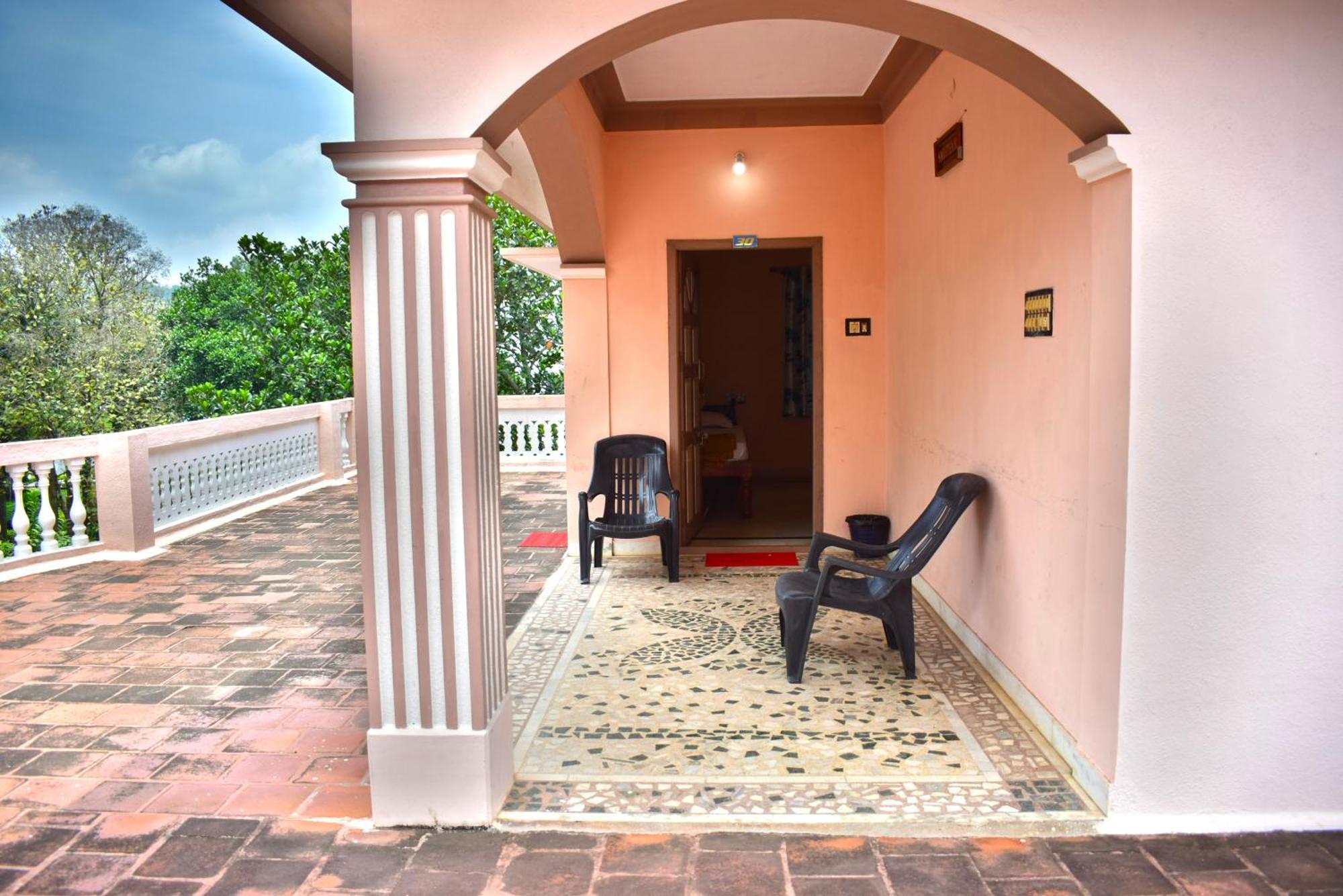 Jains Royal Palace Resorts Yelagiri Exteriör bild